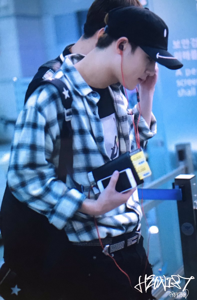 heonistnet's tweet photo. 160706 출국 #주헌 #몬스타엑스 @OfficialMonstaX
🎧 https://t.co/cp3ad7v7YX