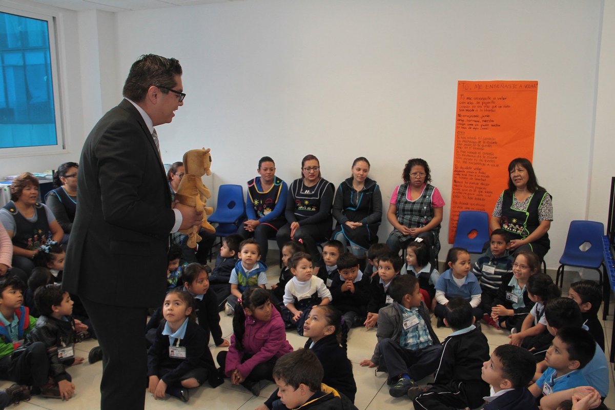 BJAlcaldia's tweet photo. Alumnos y padres de familia de #CENDIBJ Manuel Gómez Morín recibieron plática interactiva sobre la pediculosis. https://t.co/qiZTj8EqYQ