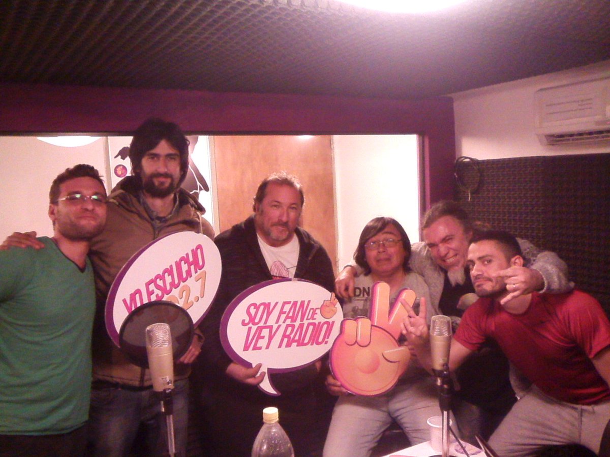 veyradiovcp's tweet photo. Gracias LA AÑEJA ROCK por la visita a #LaRecontratardeDeVey @SoyMarioFredes @matiasjoviedo @Kikin676 https://t.co/dTONnHfz6u