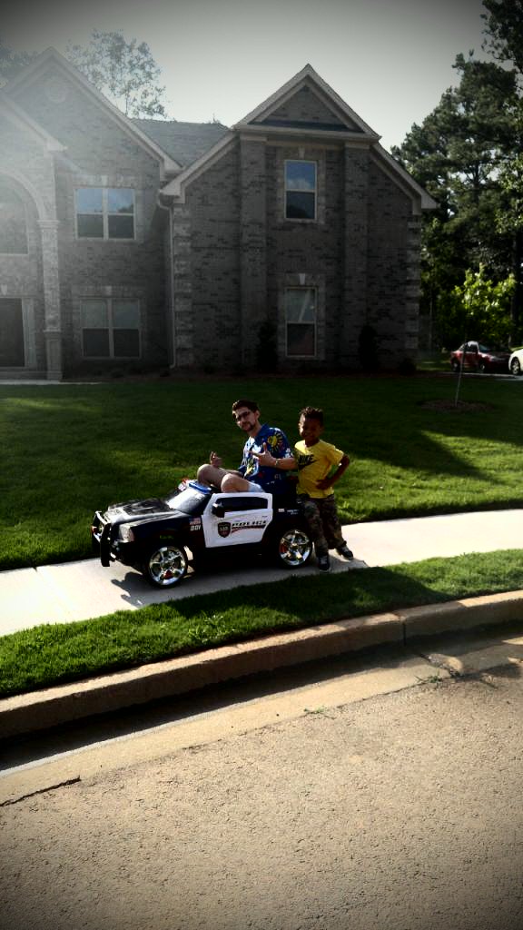 MrJimmyLean's tweet image. Me and Lil @KatchKentrell patrollin' the block,  we catch you not smoking , poppin or pourin' up we write citations