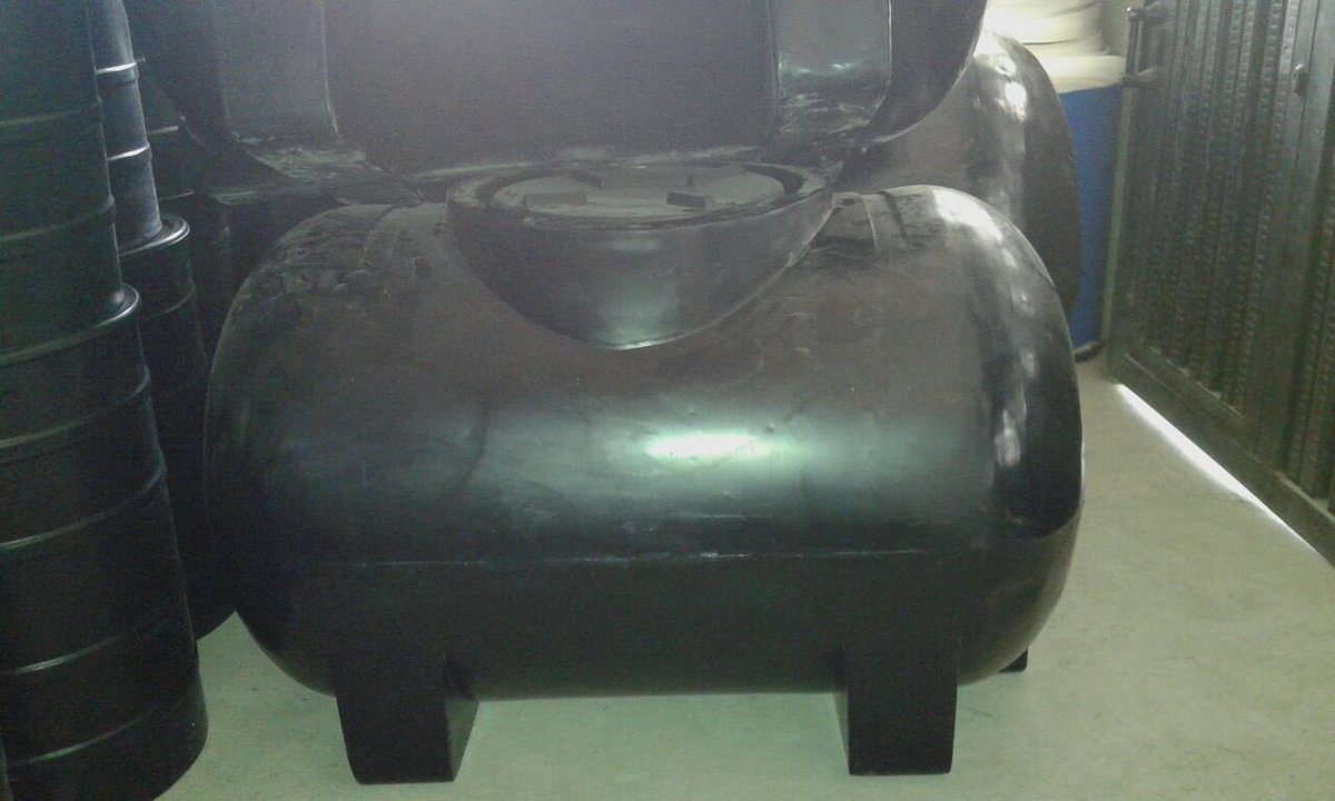 InvMc's tweet image. Tanque cisterna reforzado de 1.000 y 3.000 Ltrs. Información por; Inv.mc1212@gmail.com