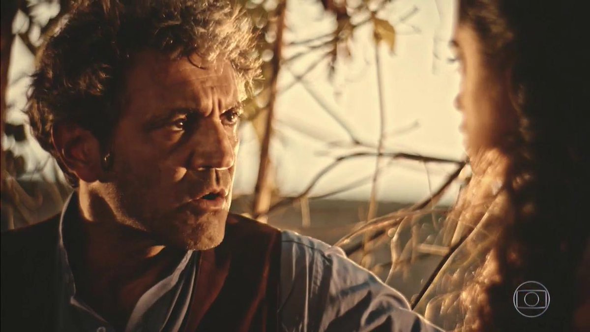tvglobo's tweet photo. Santo cheio de dedos pra contar e ela fingindo que não sabia de nada! 😡 #VelhoChico https://t.co/9bV5v3JO6i