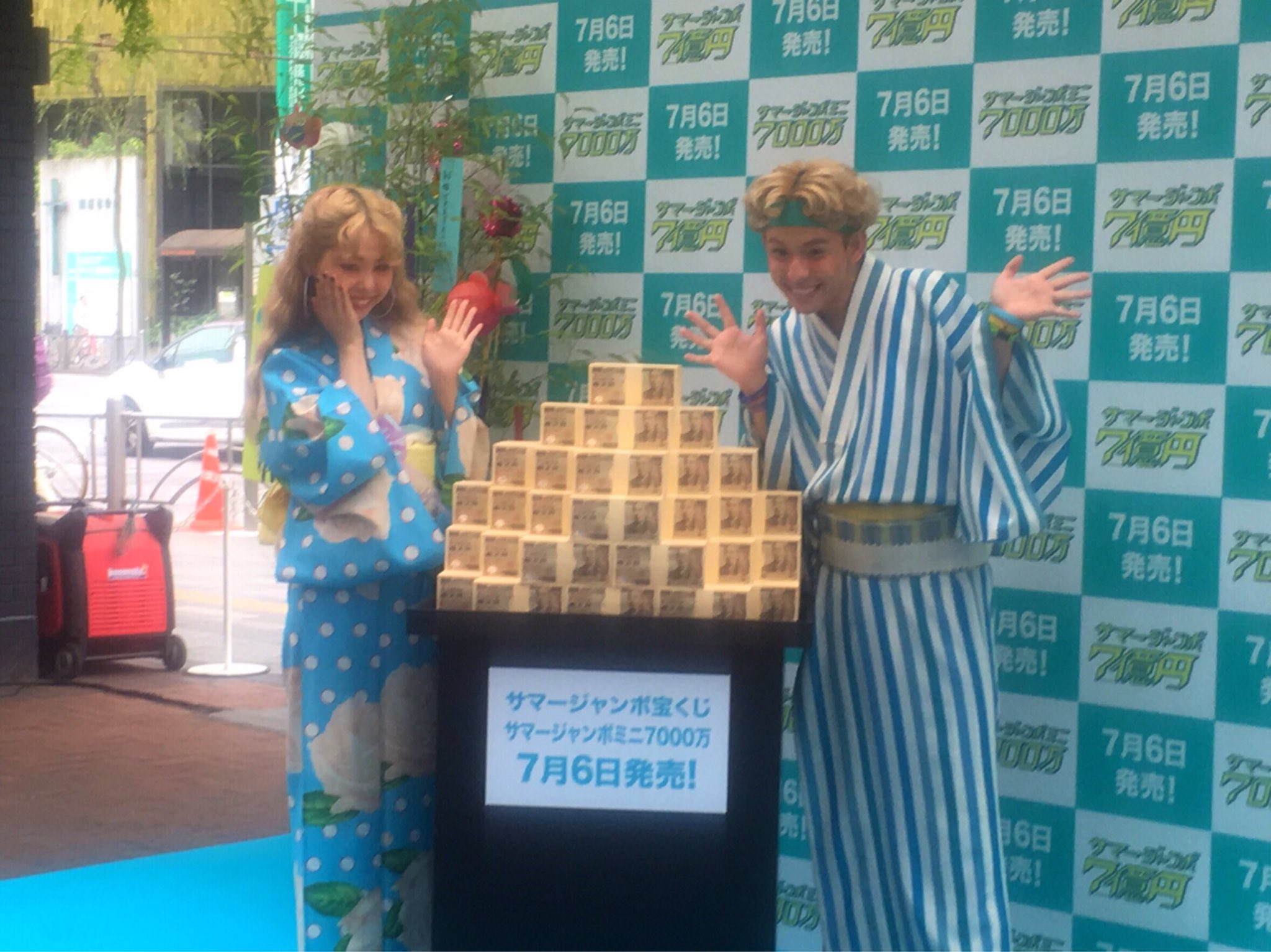 Peco Okuhira Tetsuko サマージャンボ宝くじのイベントに出させていただいてきました 明日は七夕やから りゅうちぇると2人で浴衣も着させてもらったよ もし当選したら の夢も書きました T Co V8duxc900h Twitter