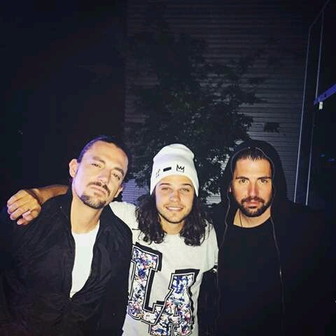 santi_mansillaa's tweet photo. 3 maestros๐๐ #DimitriVegasAndLikeMike #AlexDvbbs โคโคโค https://t.co/FDfcm2Iyu6