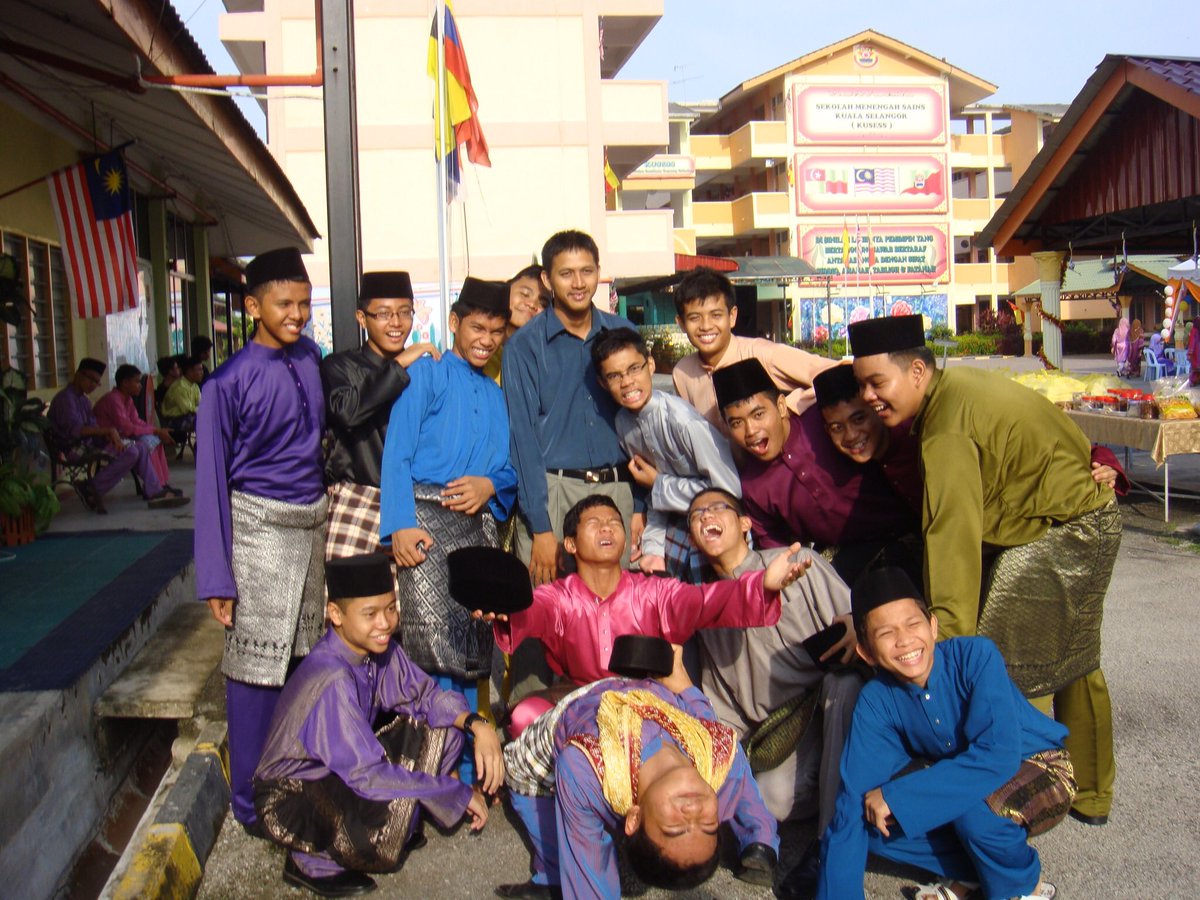 eccentric0812's tweet photo. Selamat hari raya maaf zahir &amp; batin https://t.co/70DESLGnwN