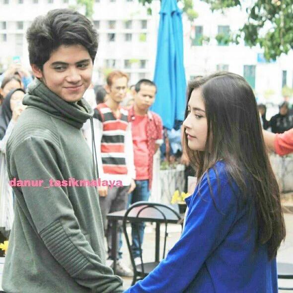 B1TES's tweet photo. Smg Digo sisi jd penerus pasangan @alysyarief dn @PrillyBie  #LebaranWith26BulanDIGOSISI https://t.co/x4VpXmClN2