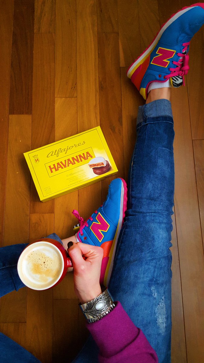 queestendencia's tweet photo. Que te reciban com café calentito y alfajores ❤❤❤❤ #queestendenciapicks #shoelover #zhouejeans #allyouneedisdenim https://t.co/yNwuIXYy3P