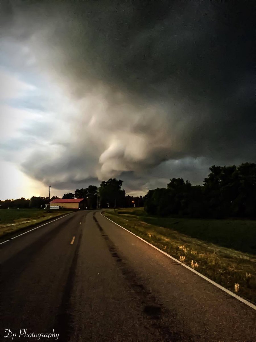 mark_tarello's tweet photo. WOW! Stormy sky seen earlier this evening from Minnesota Lake, MN. Photo courtesy of David Paal. #Storm #MNwx https://t.co/dVyc8c2tfY