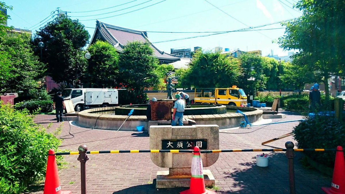 at_osu's tweet photo. 昨日、大須公園の清掃が行われて、キレイになりました！
暑い中での作業、お疲れさまでした！
鯉の薬で青い噴水になっていて、びっくり！ https://t.co/nRS7RjGRKL