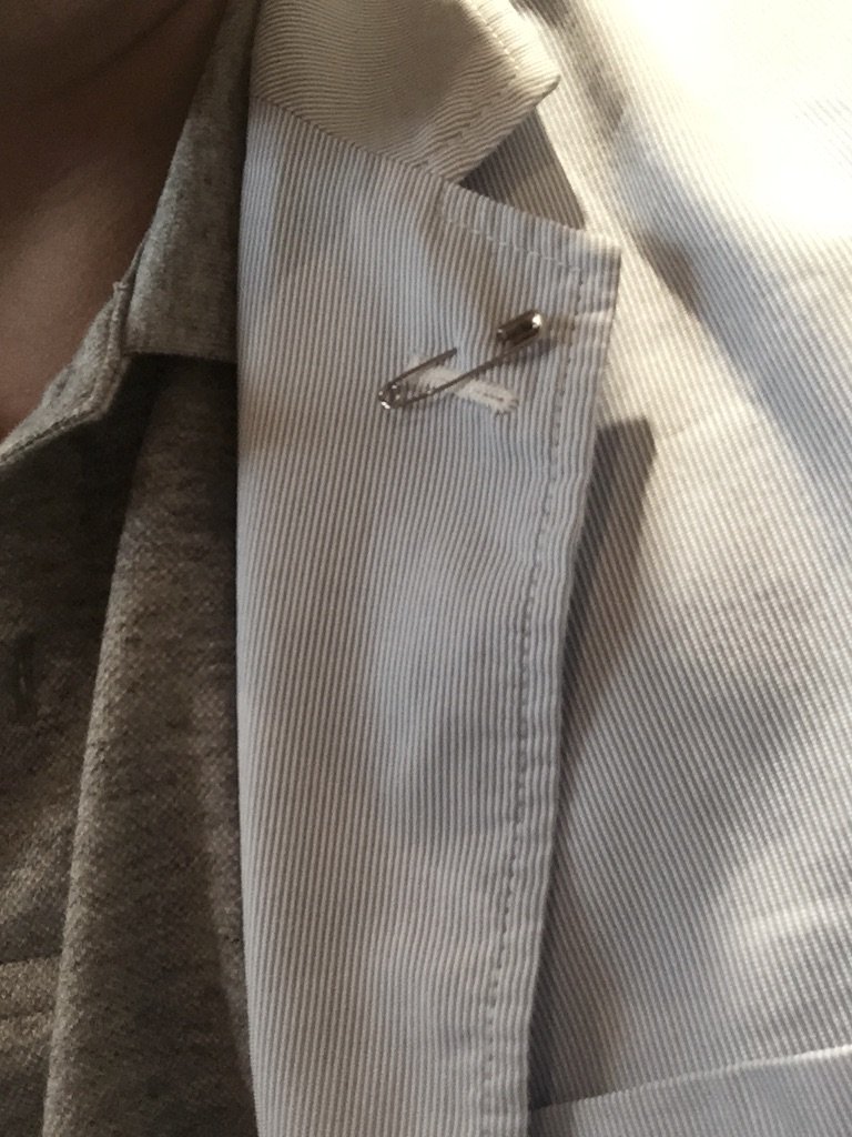 JoSongdo's tweet photo. wearing#safetypin https://t.co/5Eo7BePUnZ