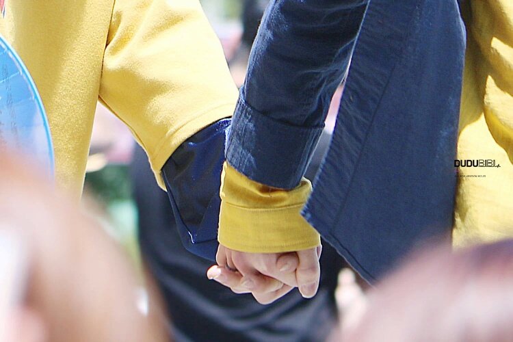 nizachu23's tweet photo. 🥰 these two are always locking hands🥰
#Gyubit #Up10tion https://t.co/YIFfkzN8Zx