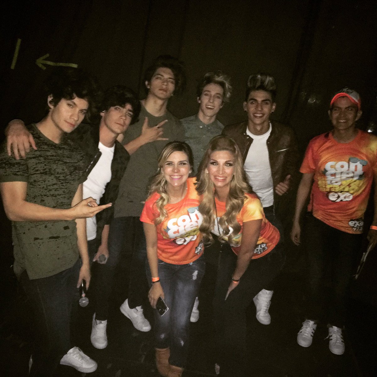antonella_INFO7's tweet image. Y aquí están!!! @cd9 listos #ConciertoVeranoExa #soycoder 🙋🏼🎤 @SoyKarlaPanini @QuiqueBoy
