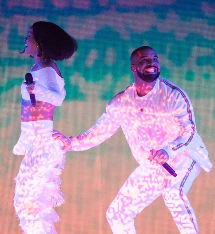 WORIDSTARVIDE0S's tweet photo. i just wanna be as happy as drake in this picture https://t.co/th9yT2KUYM