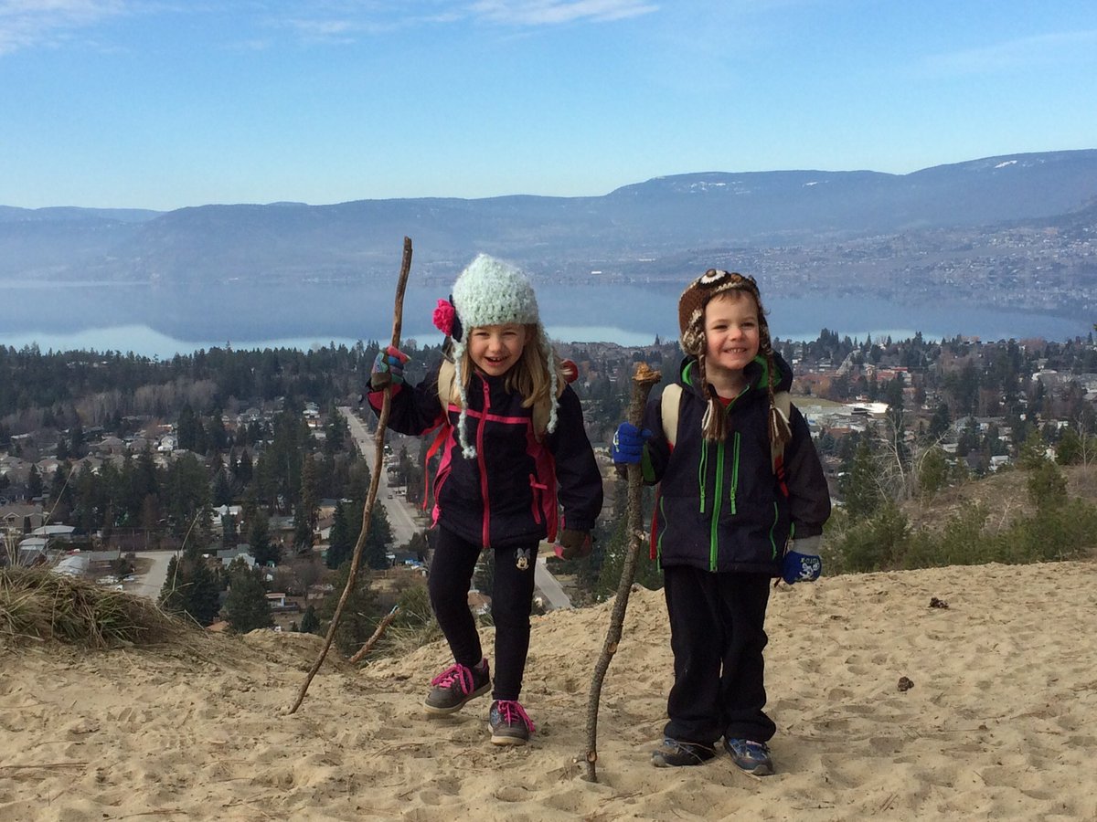 bintheredmpthat's tweet photo. @hi5bennett Looks like just about the same spot..... My kiddos last fall. 👍 https://t.co/pUZtH47HAp