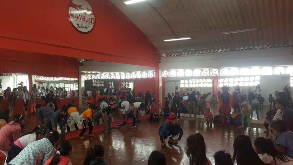 SOSMujeresP's tweet photo. Hoy nuestr@s niñ@s disfrutaron de mucha diversión y aprendieron a bailar gracias a #Mambuco #AventuraSOS https://t.co/CC7fbgOMjm