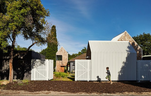 30Sthing's tweet photo. Tower House. Is it a house or is it a village? Stunning design in VIC. https://t.co/qWyUmWlAgK #IworkforBlueScope https://t.co/FoPtlzLZRO