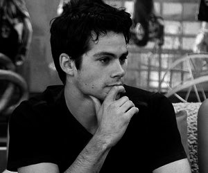 Blurry bodies but you're on my mind
We let it go now I'm full of rum and regret
I go out just so I can reforget