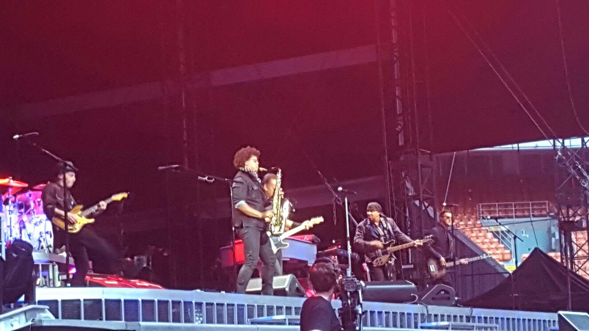 SpringsteenWA's tweet photo. #Milano sei MAGICA!
#Springsteen #EStreetBand #TheRiverTour #TheRiverTourMilano #SpringsteenMilano https://t.co/I8XqyZg8ZL