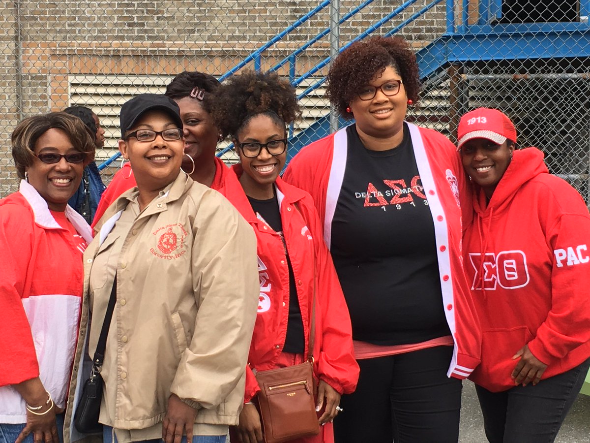 PACDST's tweet photo. smiling faces and flash back to cooler weather. what else can you ask for in Jersey! #pacdst #pearlsofpassaiccounty https://t.co/7FXDEwmtMR