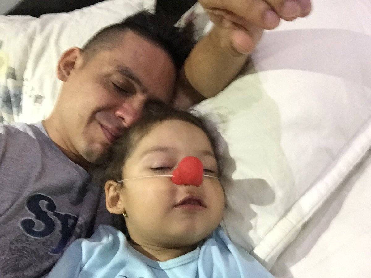 koronelchipuco's tweet photo. Durmiendo con mi felicidad Mi VIDA @paolaestrada84 https://t.co/pKNXDeI2Hy