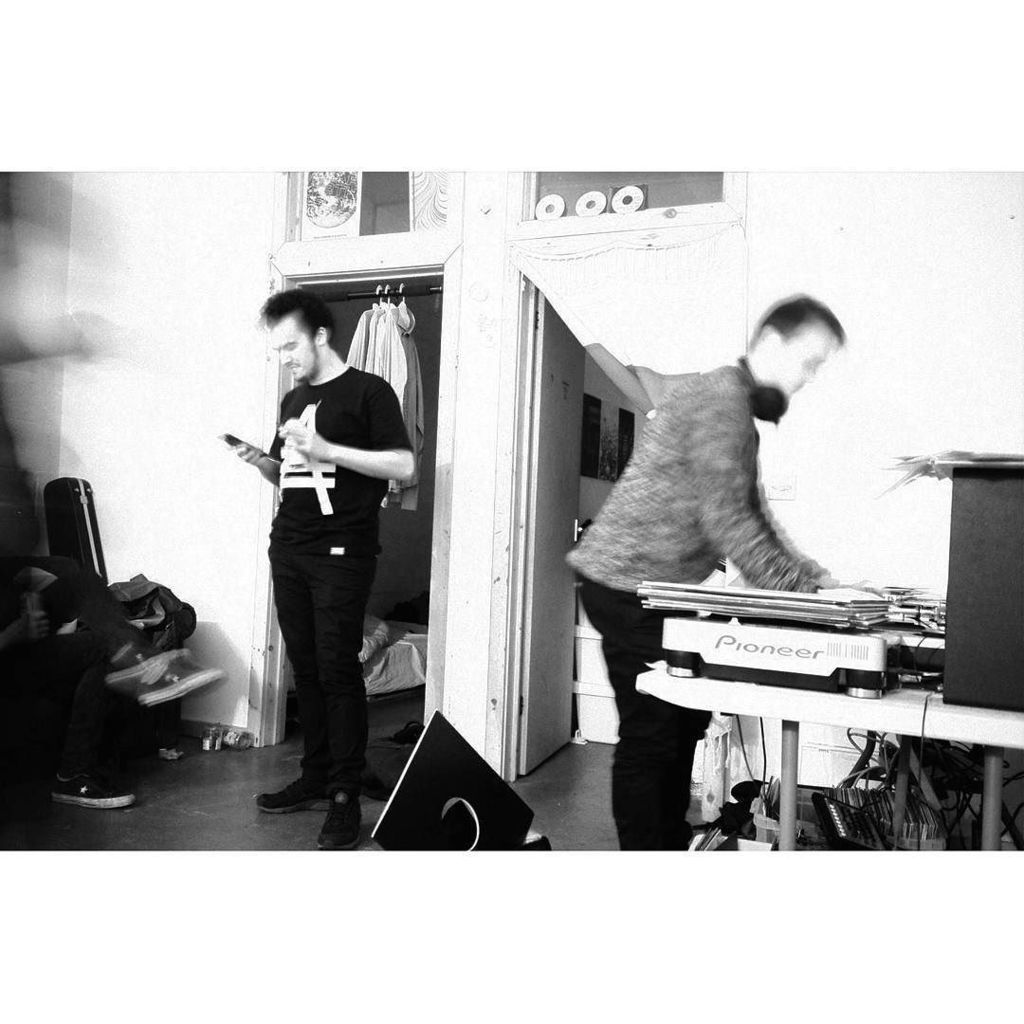 foamhandfam's tweet photo. @kewukewu @lowrnz #at #the #house #in #the #mix #35mm #portrait #analog #film https://t.co/wPzptenJYB https://t.co/QMAhxy6Lq5