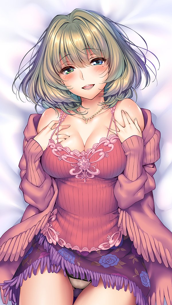 piromizu's tweet photo. 楓さん抱き枕表面こんな感じに仕上がりましたー！さっき色校届いて見てみたらすごく綺麗に印刷されてましたっ！
裏面と全体は原稿全部終わったらアップしまする＞＜ https://t.co/gzmRtxRLjt