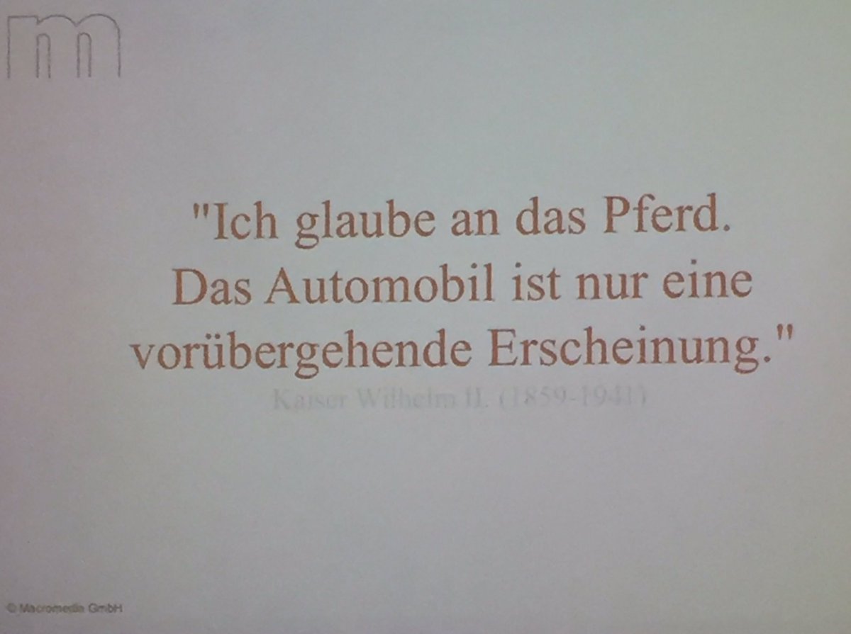ClaudiNowak's tweet photo. Hansjoerg Zimmermann über den Wert von Social Media in Zeiten der #digitaltransformation #bitkom https://t.co/Bo5PUz4UNC