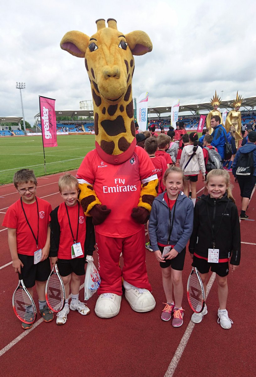 Will Lanky the giraffe from <a href="/LCCCFoundation/">lcccfoundation</a> join our tennis team for the <a href="/GreaterSport/">GreaterSport</a> #GMSchoolGames?! <a href="/tamesidessp/">Tameside SSP</a>