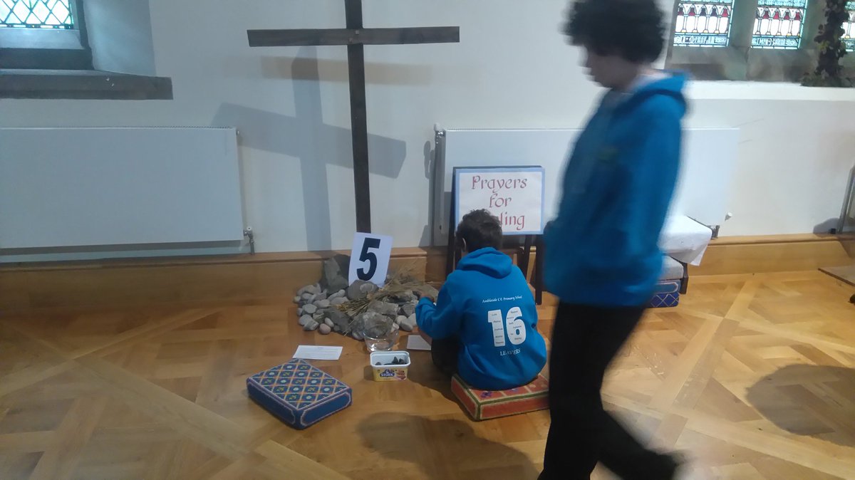 Mr_RBond's tweet photo. Some thinking time and prayer at church. Thank you for welcoming us at your morning service. https://t.co/aFfWuL6Zhx