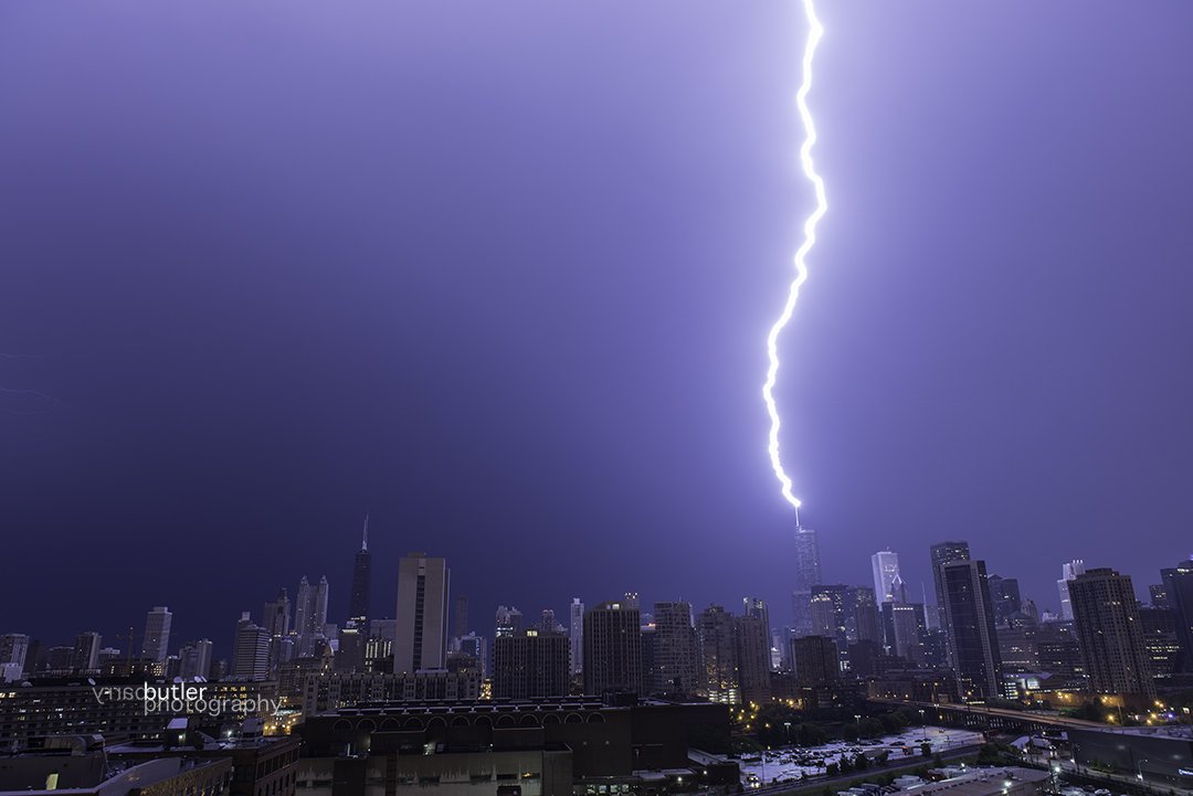 Barry Butler On Twitter A Big Jolt To Trump Tower Chicago At 4am Weather Lightning Storm News