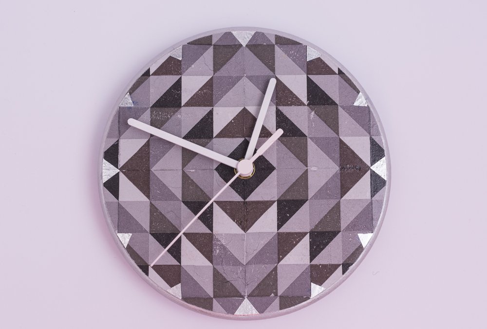 CraftsAtelier's tweet photo. #Modern or #retro, #minimal or a collector's den, this #clock's a #perfect addition to your #stylish #home! #unique https://t.co/UXgzNKdF8D