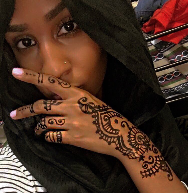 ezzzzzyyyyyyy's tweet photo. When yo big sis hooks it up. #foreignmami #eidmubarak https://t.co/Tc1EbCoqnc