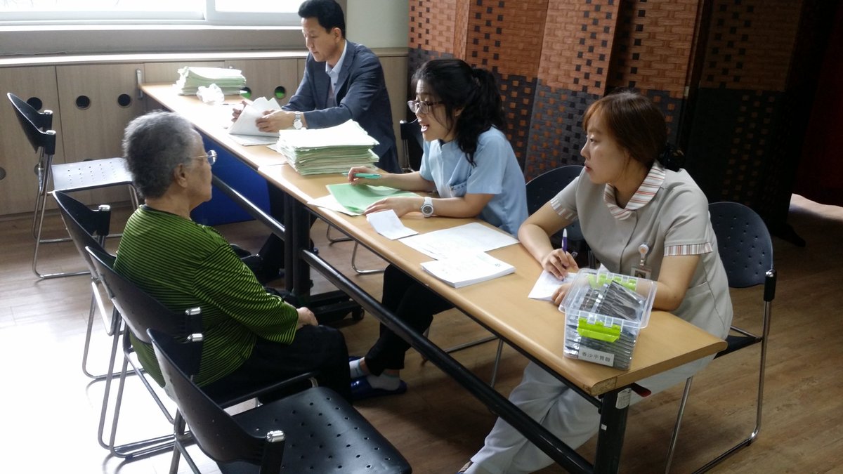 hansolwf's tweet photo. 삐뽀~삐뽀 한솔종합사회복지관 3층 강당에서는 동국대학교 한방병원 무료 진료서비스가 진행중 입니다.  많이들 오셔서 진료 받으시고, 내일은 더 건강해지신 모습으로 복지관에서 뵙으면 좋겠습니다.^^♡ https://t.co/teVylD2n7T