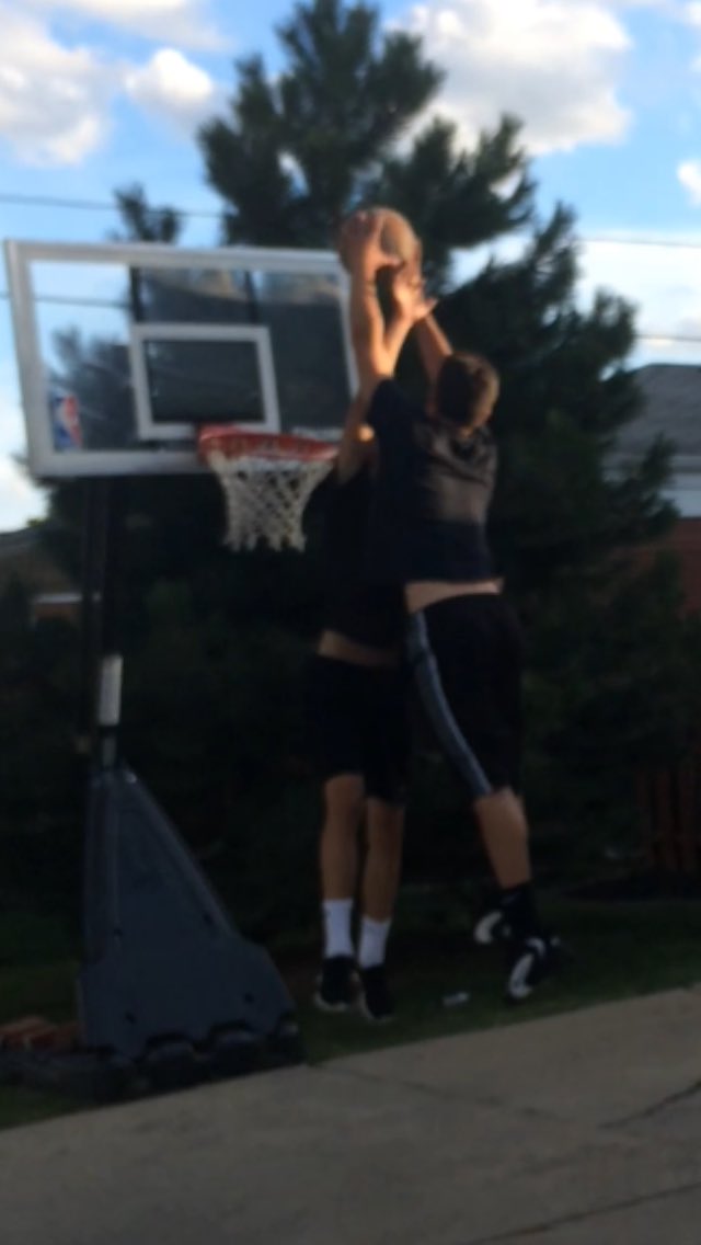 TonyTello23's tweet image. @beastboybrendan happy birthday boy enjoy ya day. #Posterization #Indents