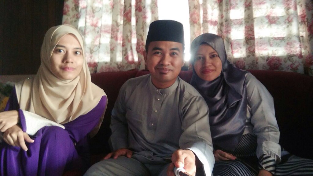 cerafciras's tweet photo. First raye ngan fmly tembila....hey hooo lets goo...taun niee sbloh bini...
#Duit raye💰💰💰💰
#Umah abah umi
#tembila https://t.co/FQ5lcVykVC