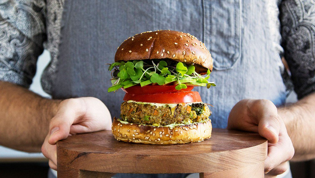 TastingTable's tweet image. Meet the hearty, crispy veggie burger that can compete with your favorite meat patties: bit.ly/29n1dMz