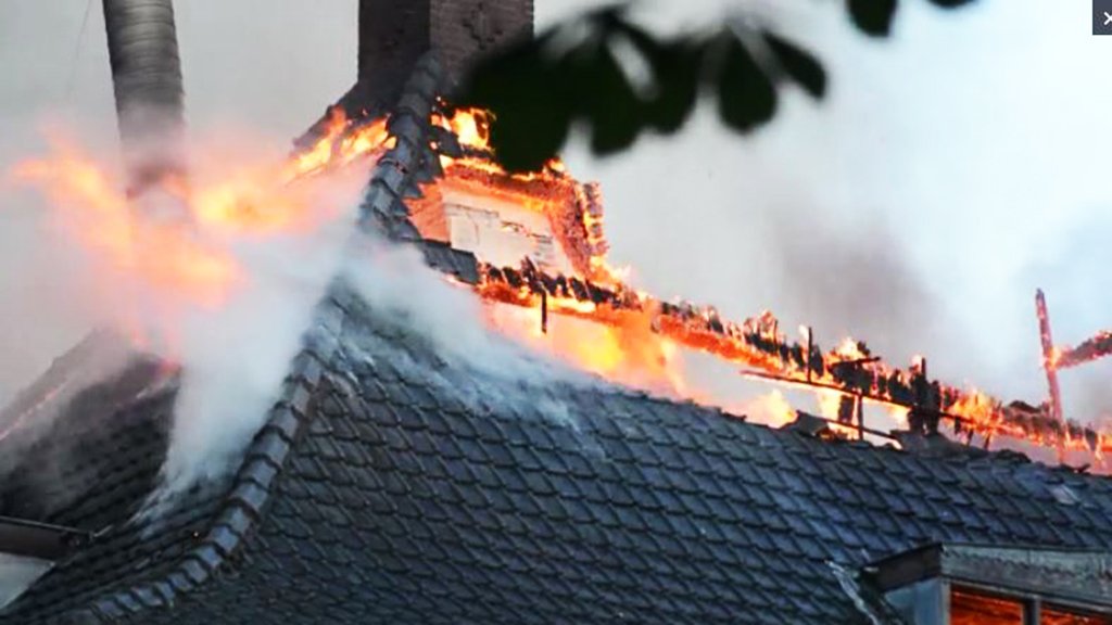 Video: Foutje, bedankt! Oefening brandweer in villa Geldrop loopt volkomen uit de hand rtlnieuws.nl/nederland/oefe…