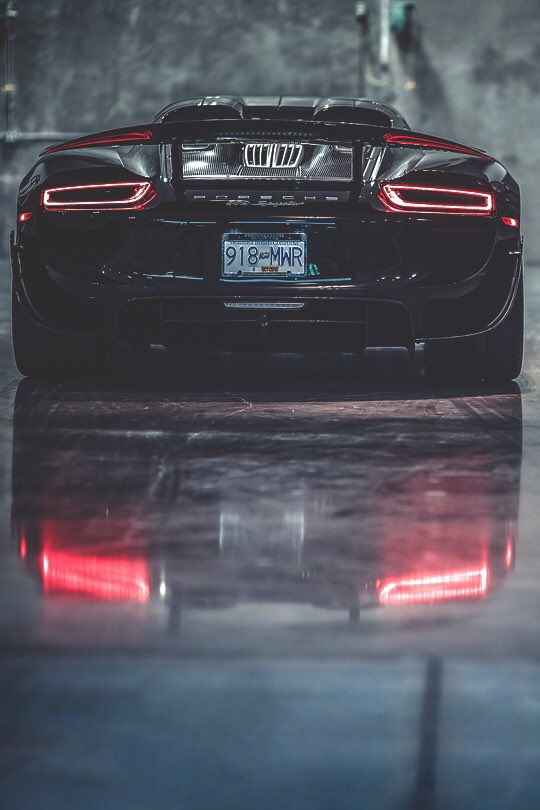 LegitCandy's tweet image. Who can name this Porsche?