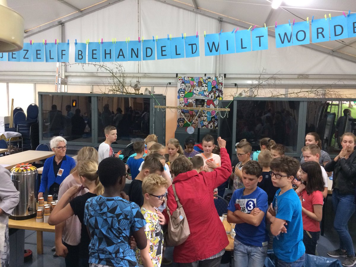 Vandaag jeugdcongres in Heusden over opvang vluchtelingen. Het loopt al lekker vol. Veel enthousiasme.