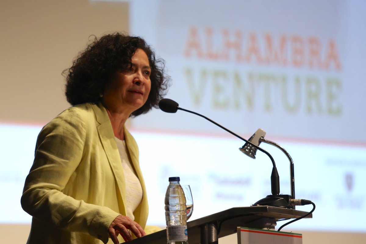 AlhambraVenture's tweet photo. Los participantes en nuestra mesa redonda, ahora en #AlhambraVenture16: @IDEAJunta, @EconomiaAND, @PilarArandaUGR. https://t.co/i1bD4y6bii