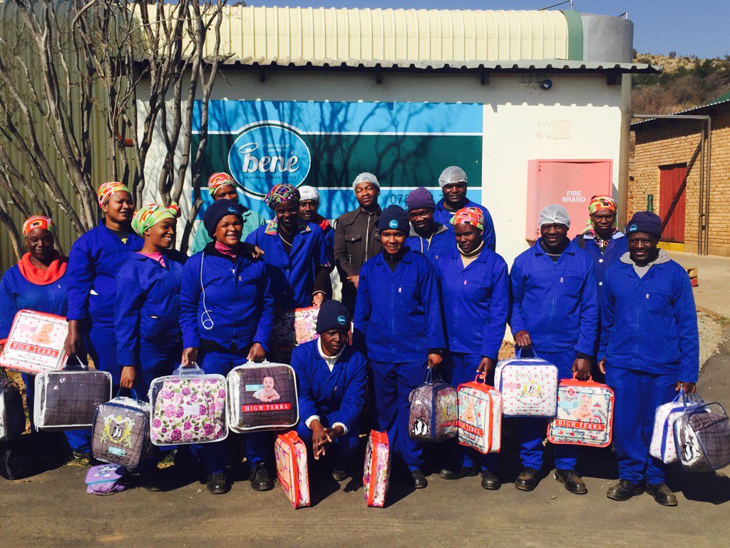 We handed out 31 blankets to the Bené team to give to their children when they go home next week!#benegivesback