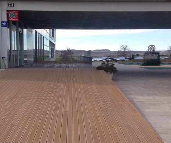 decksystem's tweet photo. Recuperamos la imagen de la rampa de acceso realizada en @WALQAPT con tarima #composite #ecopesl 100% respetuosa https://t.co/iJGRt4HveE