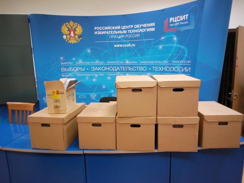 nstarikov's tweet photo. Пришли в ЦИК сдавать документы для заверения списка кандидатов ПВО на выборы в Государственную Думу. https://t.co/wtfQoevUAG