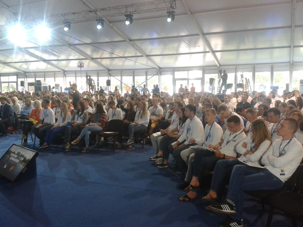 sneverov's tweet photo. А мы на Клязьме. Дмитрий @D_Azaroff встретился с участниками форума #ТерриторияСмыслов https://t.co/oyPpbMqZ1H