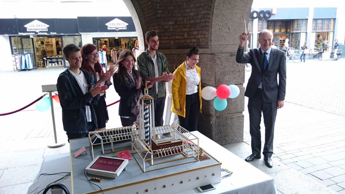 Mayor @OnnovVeldhuizen opened one of the #saxion interactive media objects. Join us #enschede #smartcity <a href="/SaxionACT/">Saxion ACT</a>