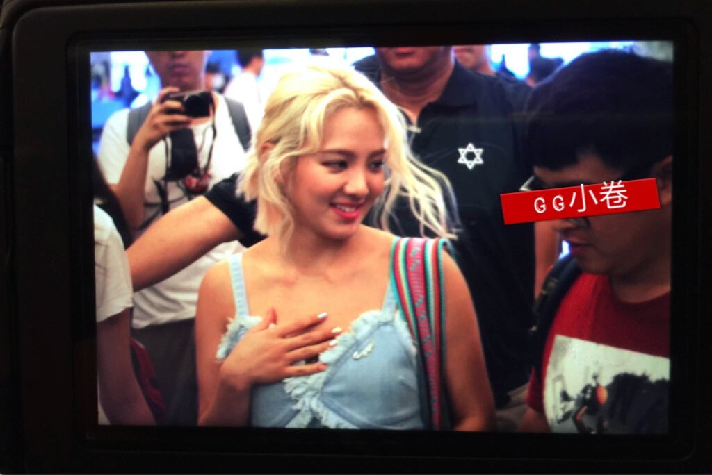 [PIC][06-07-2016]HyoYeon khởi hành đi Hồng Kông để tham dự khai trương chi nhánh mới của "Absolute New York" vào chiều nay Cmqig0sWcAEb8BI