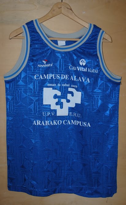 Alavés - Las camisetas del baloncesto alavés ¿Nos ayudas a conocerlas? CmqjPT2WgAIVLrm