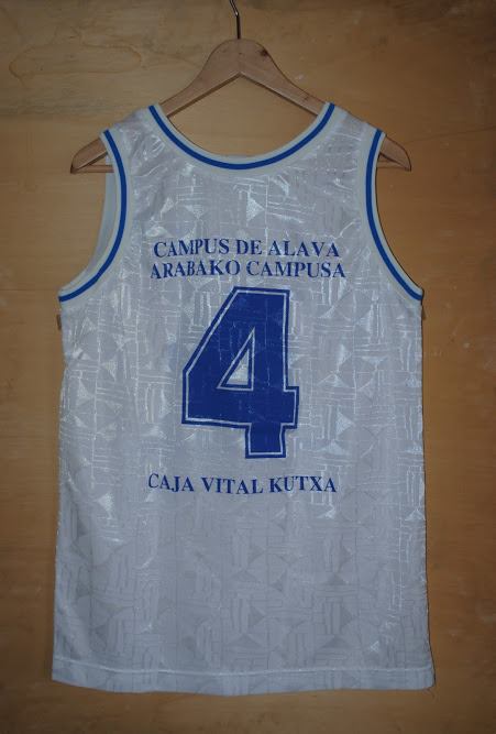 Alavés - Las camisetas del baloncesto alavés ¿Nos ayudas a conocerlas? CmqjX6iW8AAyukG