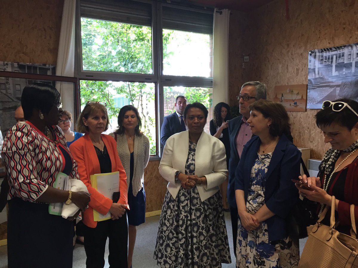 fchouat's tweet photo. Visite du Bois Sauvage @VilledEvry et rencontre avec les habitants ce matin pour @HeleneGeoffroy et M-L Pichery. https://t.co/Uf3FSGZu77
