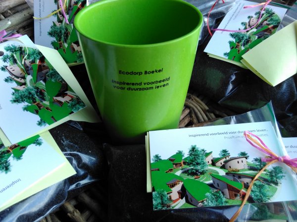 Lavameel is goed voor bodemleven, planten en mensen! Gratis zakje op onze infomiddag. ecodorpboekel.nl/infomiddagen-e…
